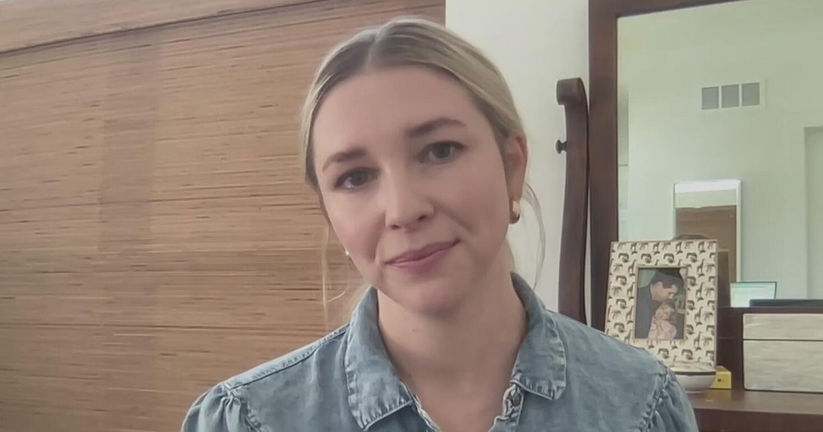Journalist helps others navigate grief after her father was killed in mass shooting 