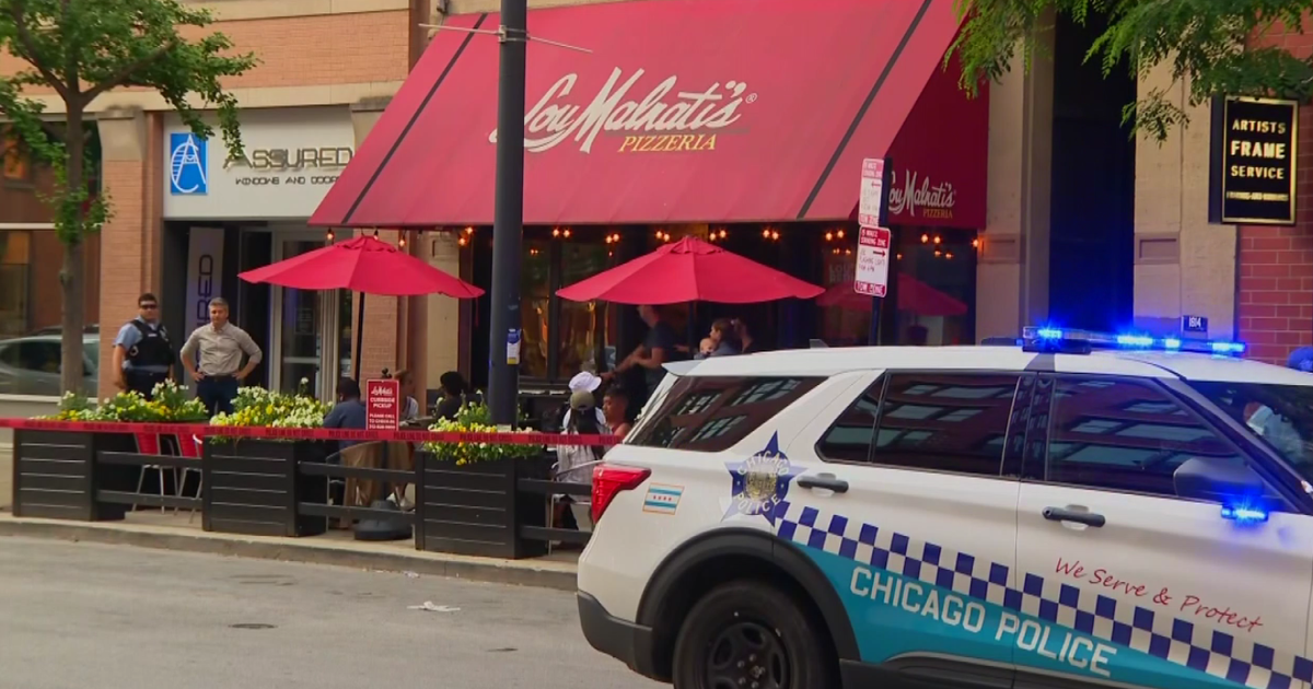 1 shot outside Lou Malnati's in River North 