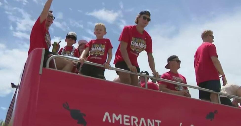Panthers thrill fans during victory parade in Fort Lauderdale