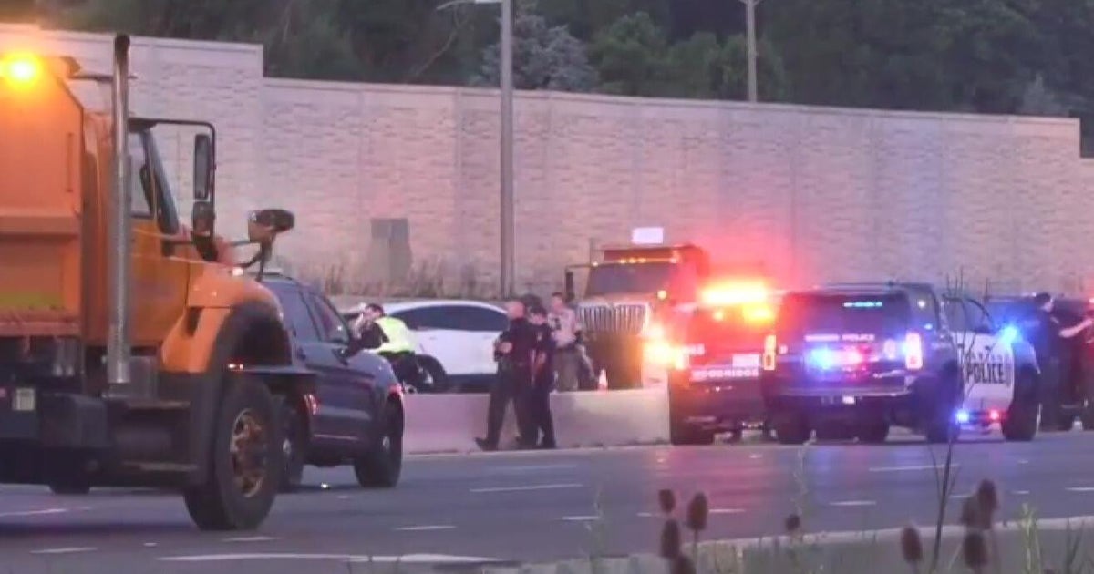NB lanes reopen after 2 killed, 1 hurt in multi-vehicle crash in DuPage County 