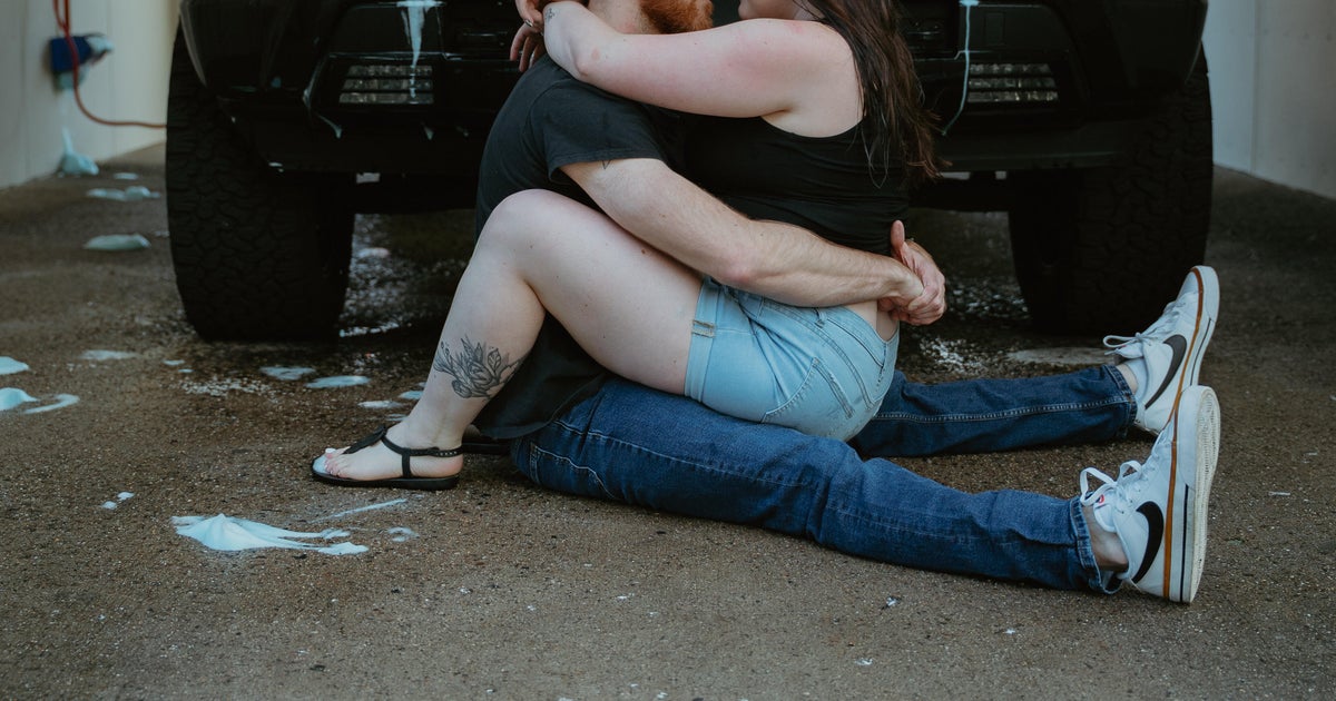 Pa. strangers meet during viral photoshoot leading to real life connection 