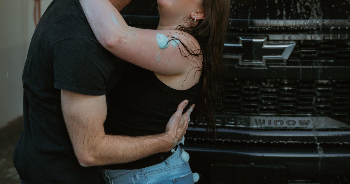 Pa. strangers meet during viral photoshoot leading to real life connection 