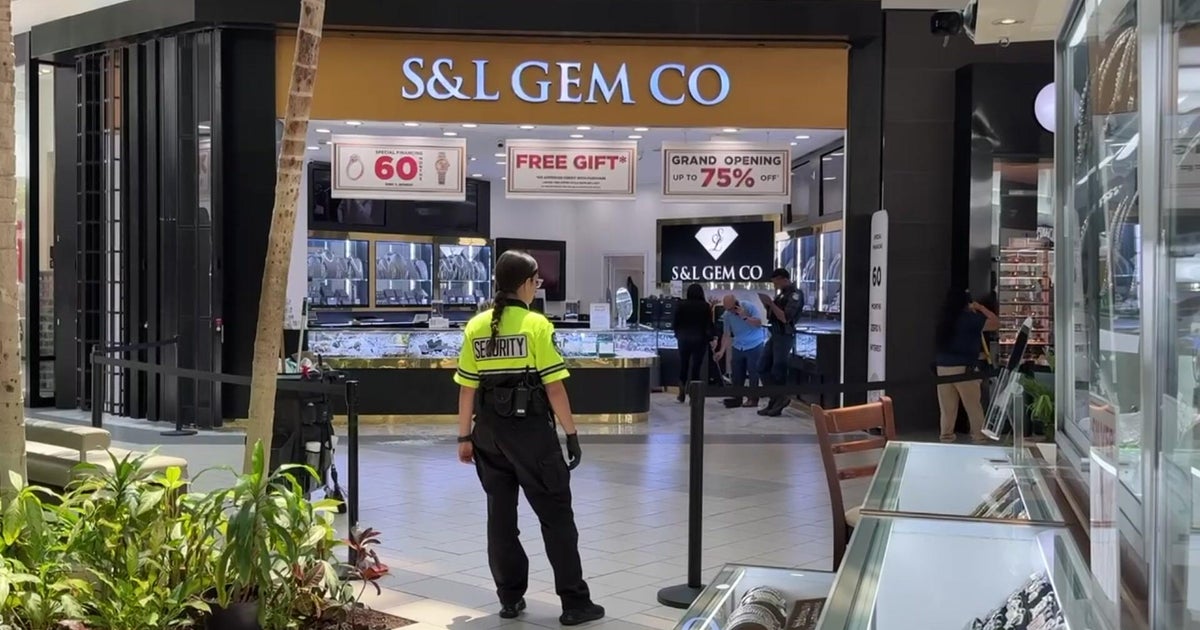 Display cases smashed in Arden Fair Mall jewelry store robbery 