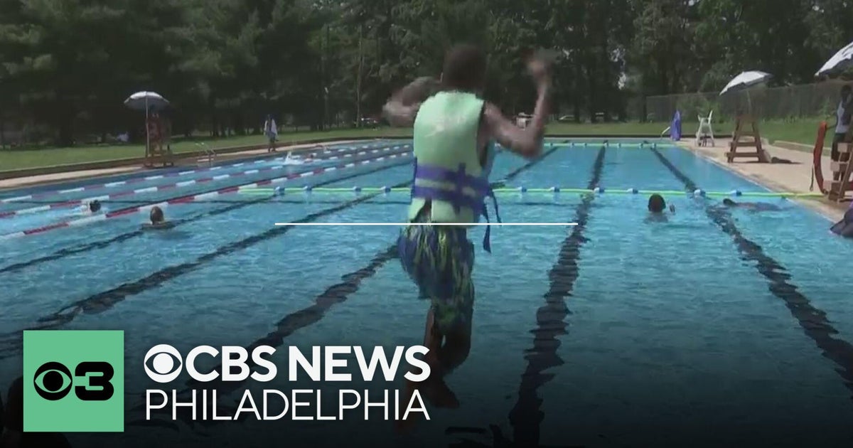 Kids, families beat the heat at Kelly Pool in West Philadelphia - CBS ...