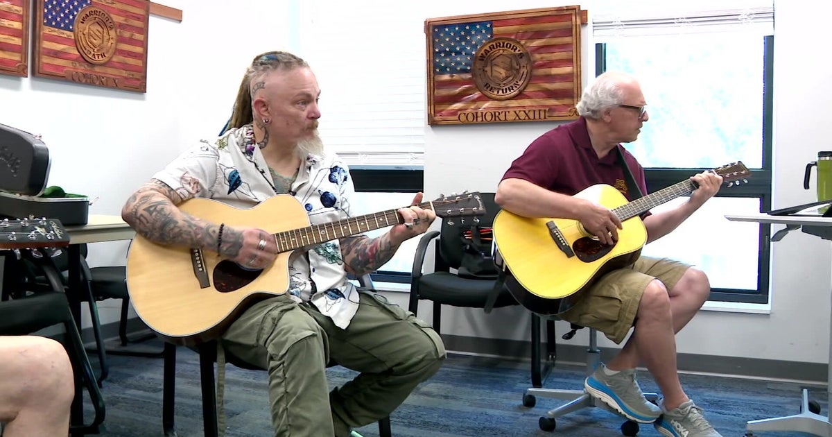 Guitar course aims to help Minnesota veterans heal through music 