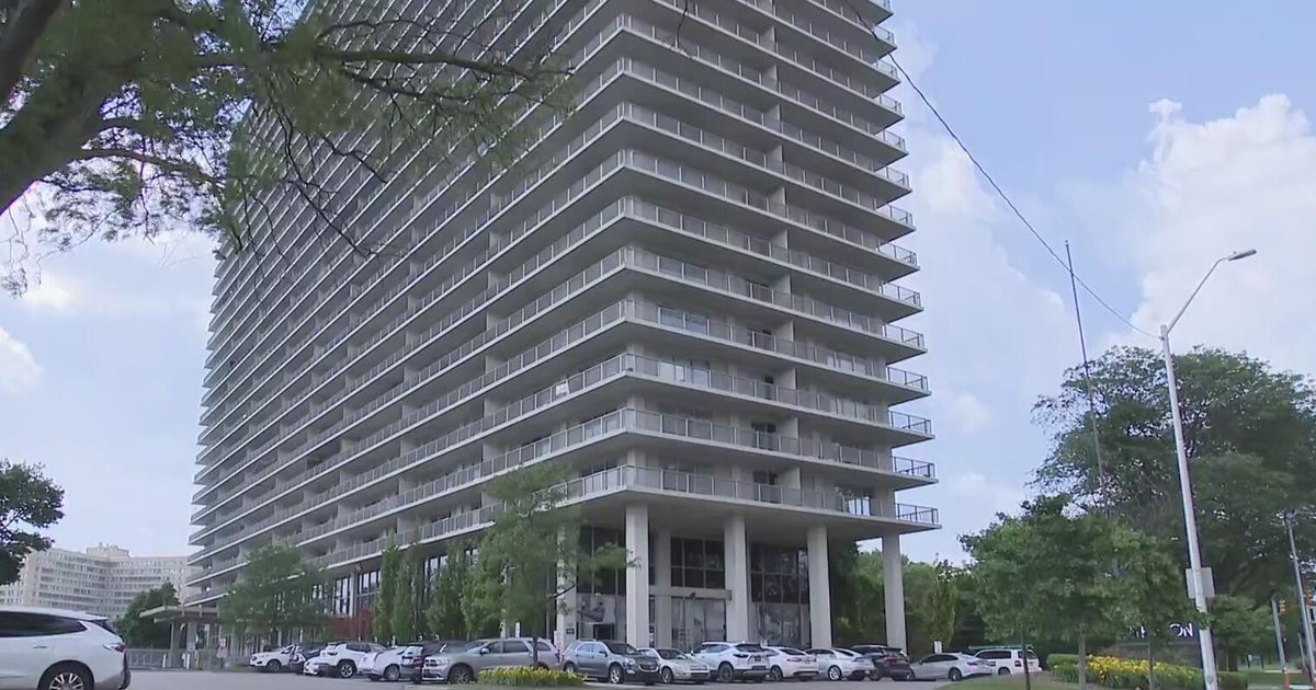 Detroit high-rise tenants left without air conditioning during extreme heat 