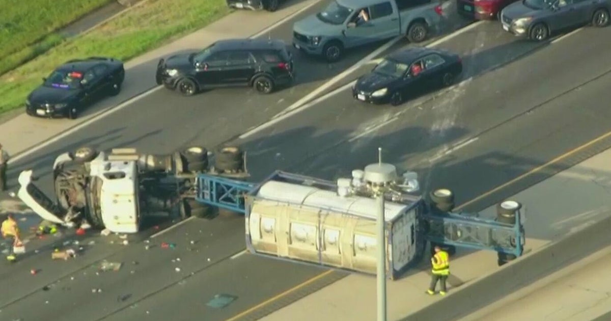 Semi truck rolls over on Northbound I-55 near Willowbrook, Illinois 