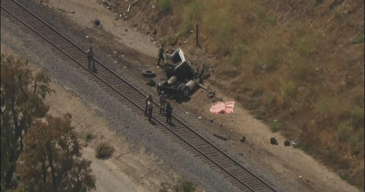 Train crashes into semi truck in Moorpark, killing driver 