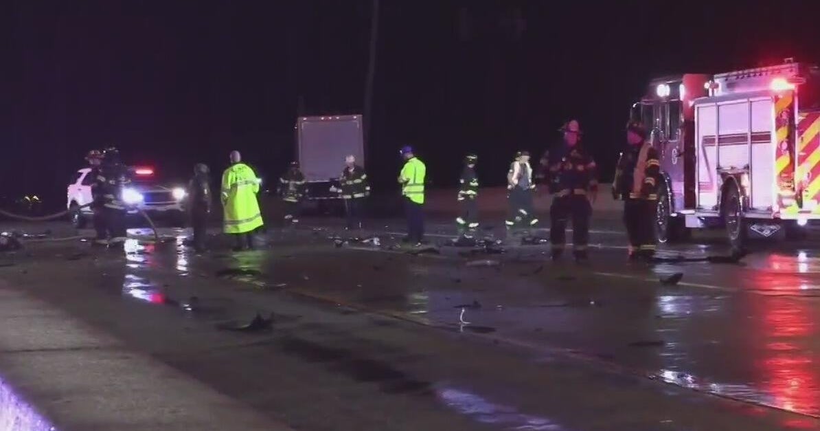 Deadly wrong-way crash shuts down northbound I-294 in north Chicago suburb 