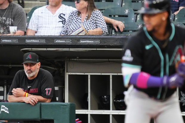Arizona Diamondbacks manager Torey Lovullo, left, watches Ketel Marte during the first inning of a baseball game against the Chicago White Sox in Chicago, June 24, 2025. 
