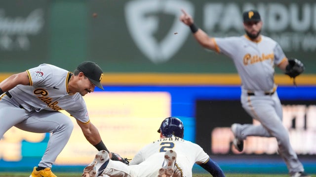 Pittsburgh Pirates v Milwaukee Brewers 