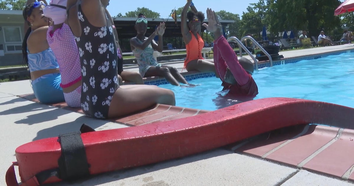 Delco swim club offers free lessons amid record-breaking temps 