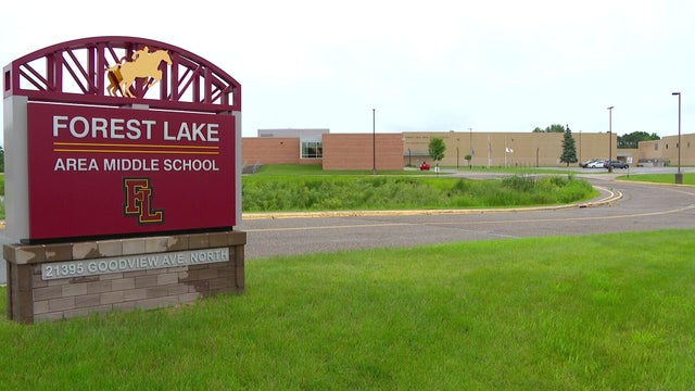 10p-forest-lake-dress-code-pkg-wcco84lq-00-00-5216.jpg 