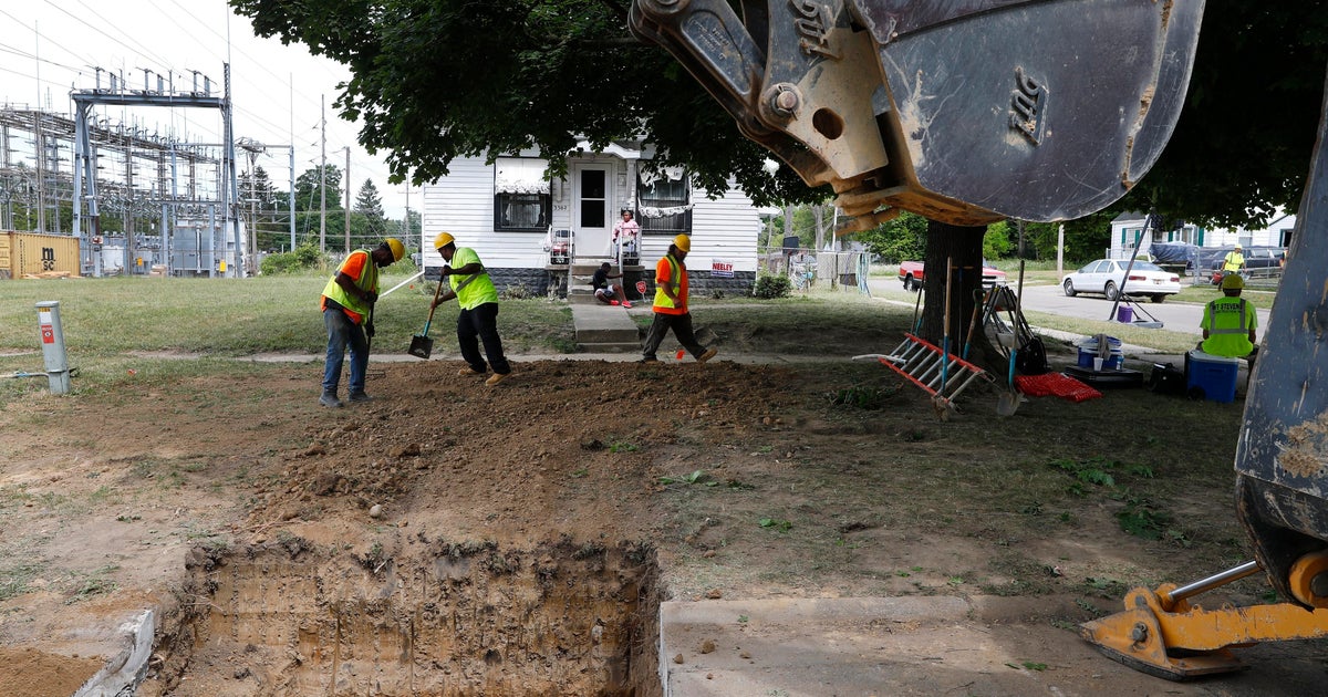 Flint's still-unfinished lead pipe replacement serves as cautionary tale 