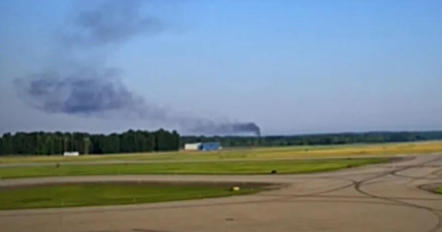 Six people killed in plane crash near Youngstown, Ohio 