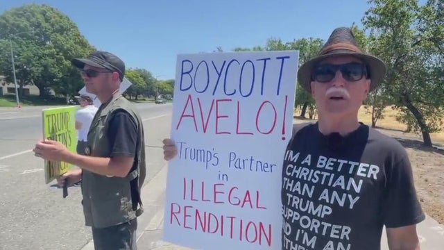 sonoma-co-airport-protest.jpg 