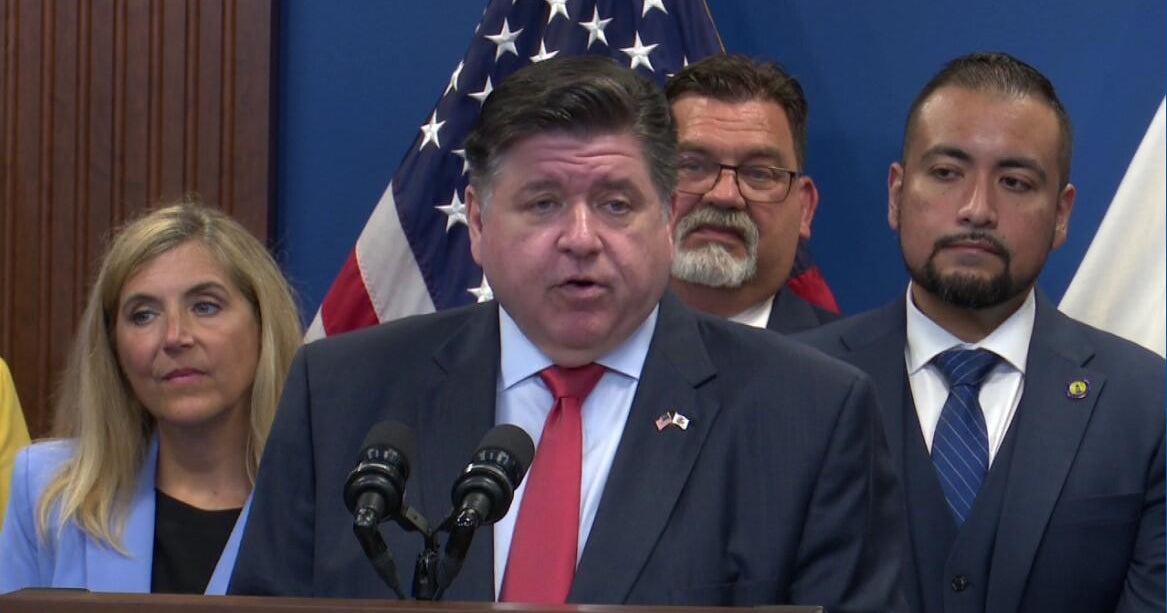 Gov. Pritzker signs laws aimed at improving college accessibility and affordability 