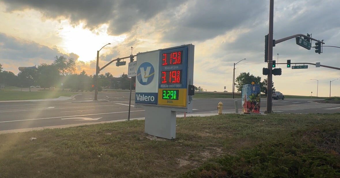 Drivers expected to take advantage of lower gas prices this holiday weekend 