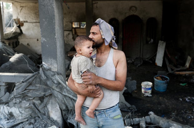 After an Israeli strike in a house that occurred on Monday, in Zayaida 