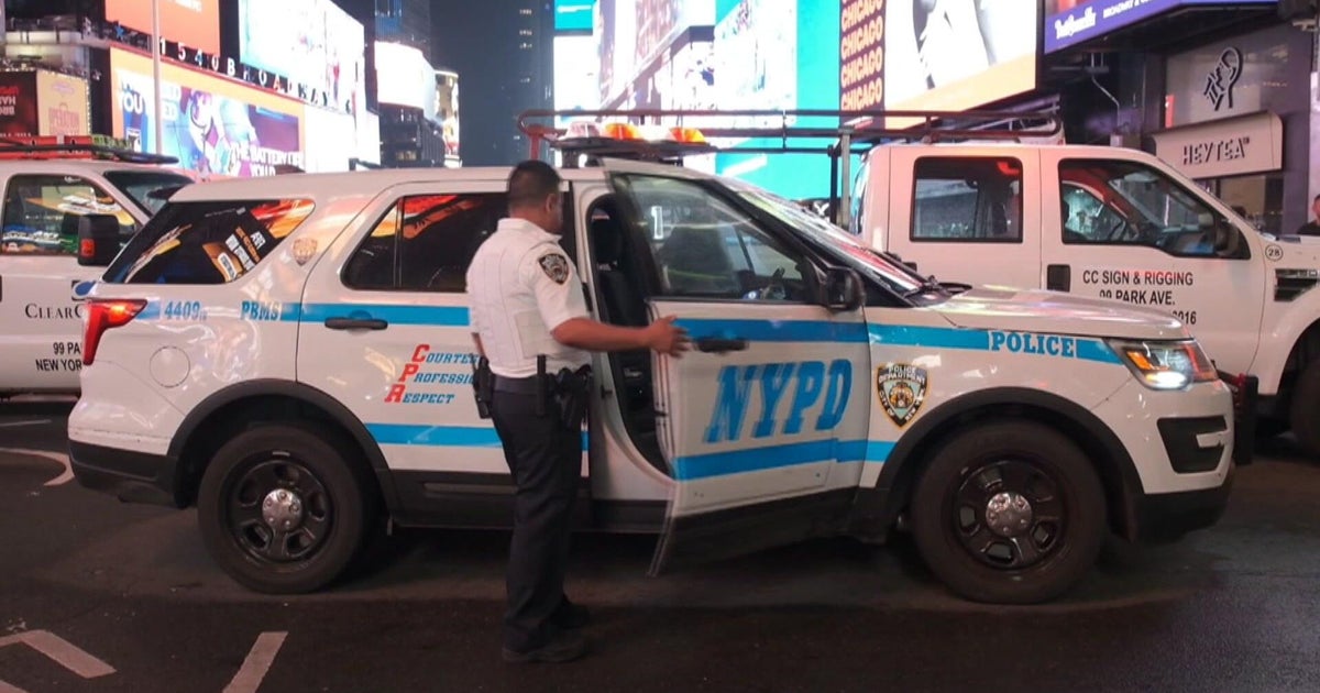 2 NYPD officers pepper sprayed in Times Square, police say 