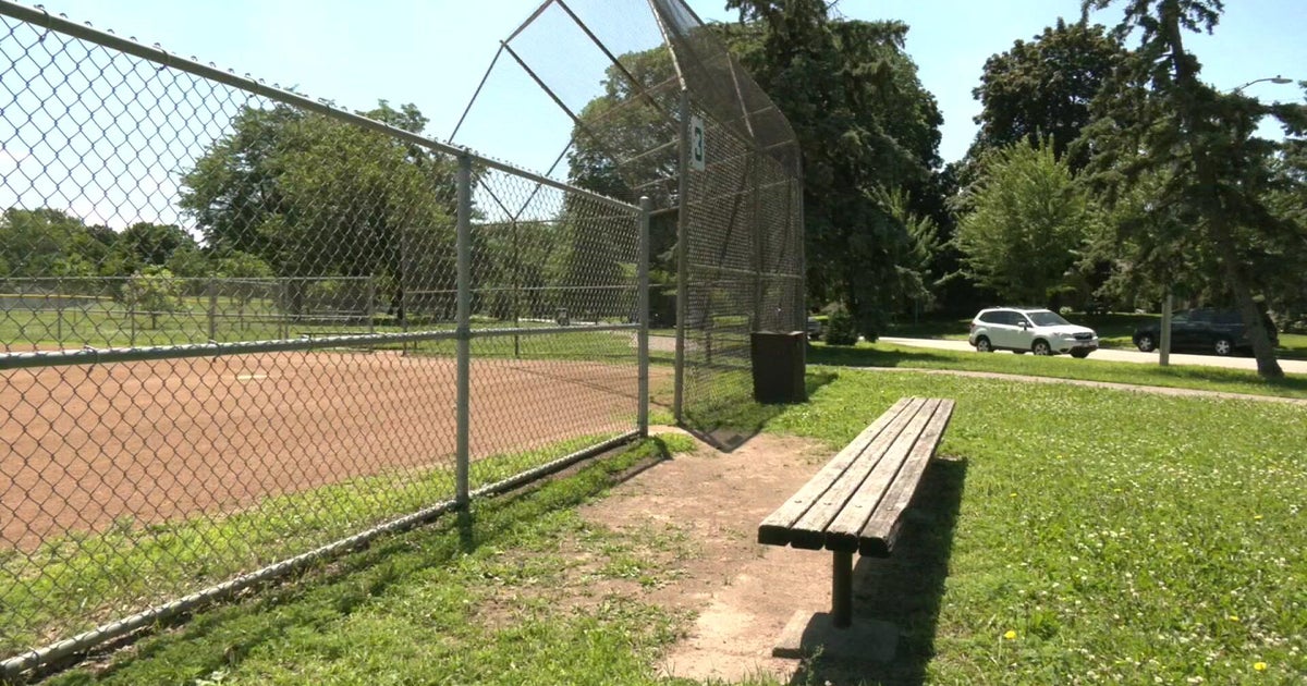 Minneapolis girls fastpitch team made to use neglected fields 