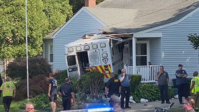 ambulance-into-house-mt-holly-frame-420.jpg 