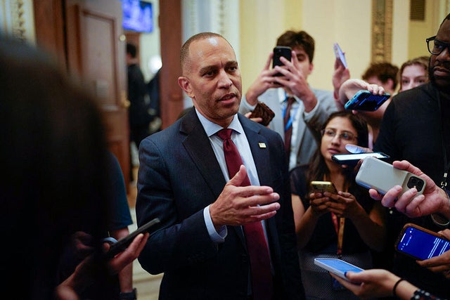 Hakeem Jeffries sets record for longest House speech before vote on Trump's  "big, beautiful bill" - CBS News