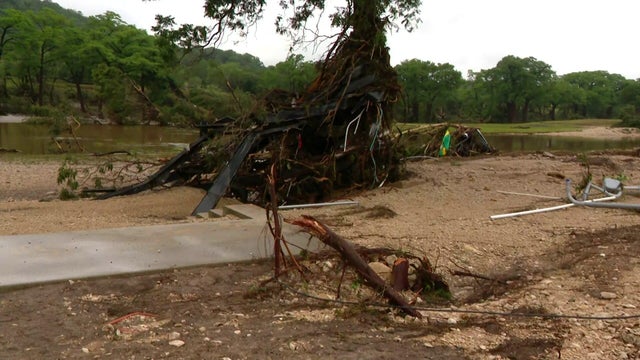 kerrville-flooding-10-04-3004.jpg 