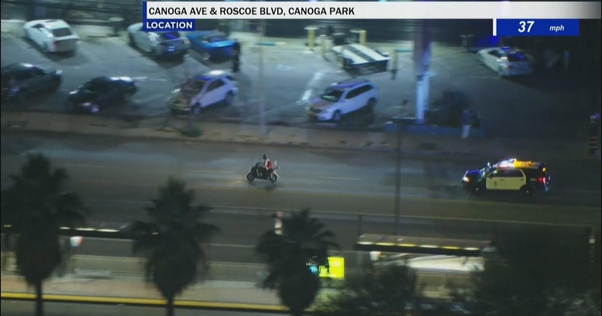 LAPD in pursuit of a stolen moped in the San Fernando Valley 