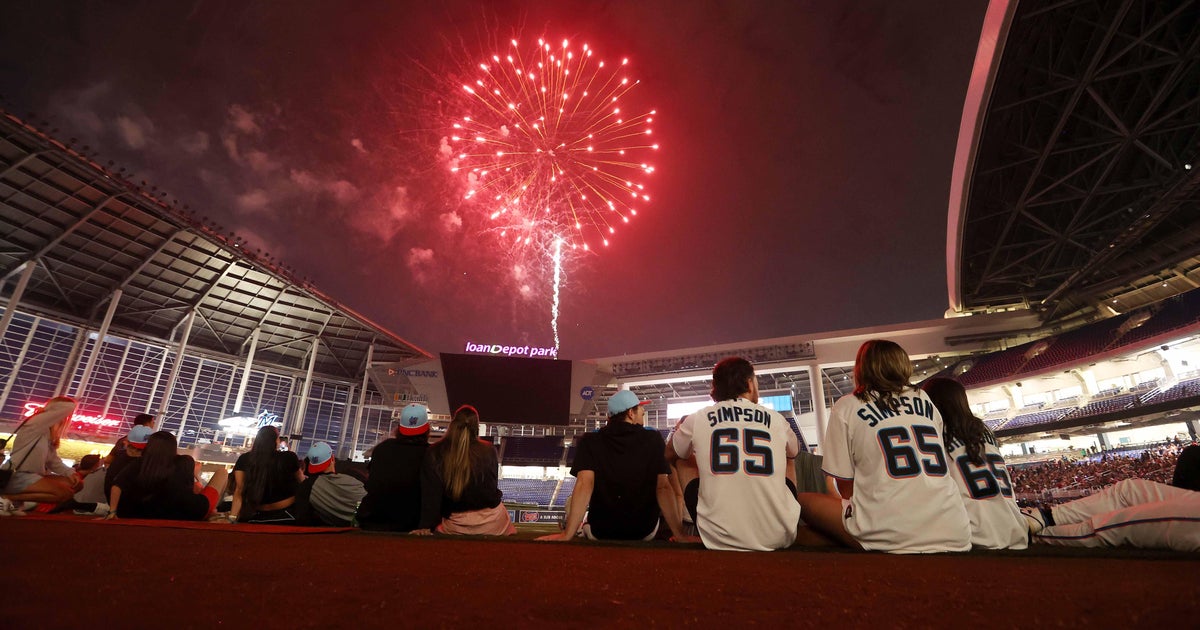 Yelich’s go-ahead run dampens Miami’s Fourth of July celebrations as Brewers edge Marlins 6-5