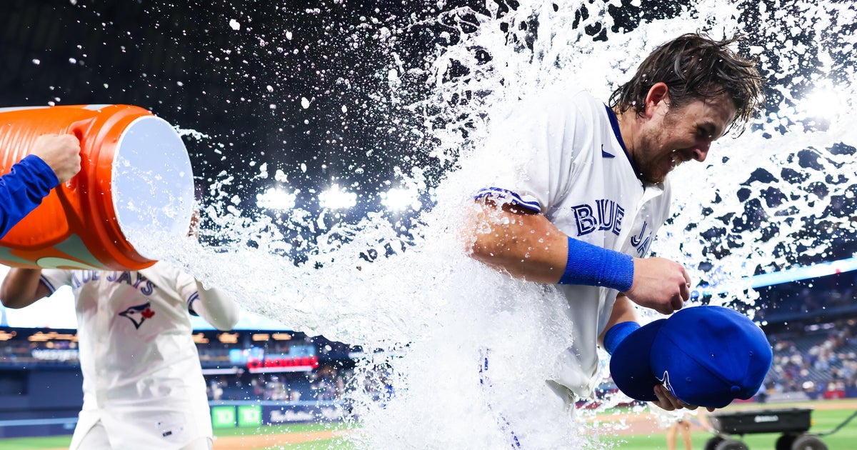 Barger's walk-off single in 11th lifts Blue Jays over Angels for 7th straight win 