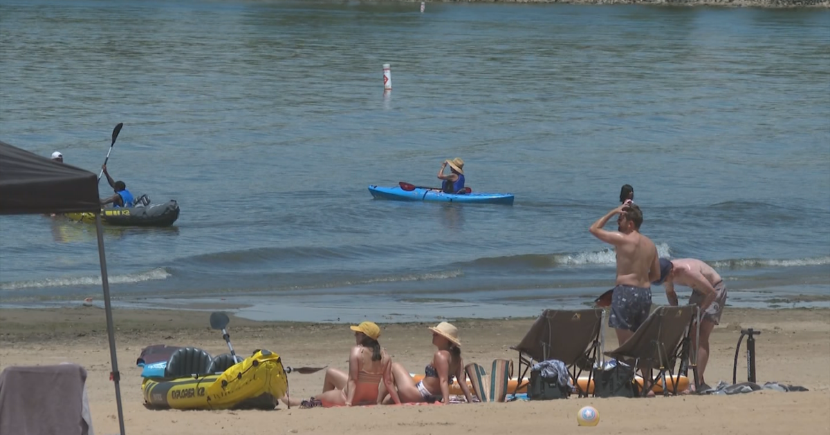 Officials issue warning about blue-green algae at Cherry Creek Reservoir 