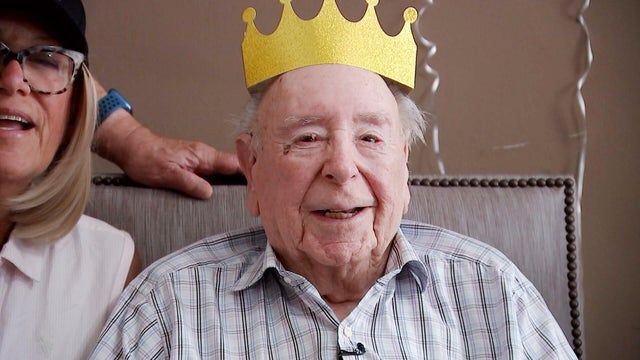 16pkg-ss-philly-man-100th-birthday-transfer-frame-599.jpg 