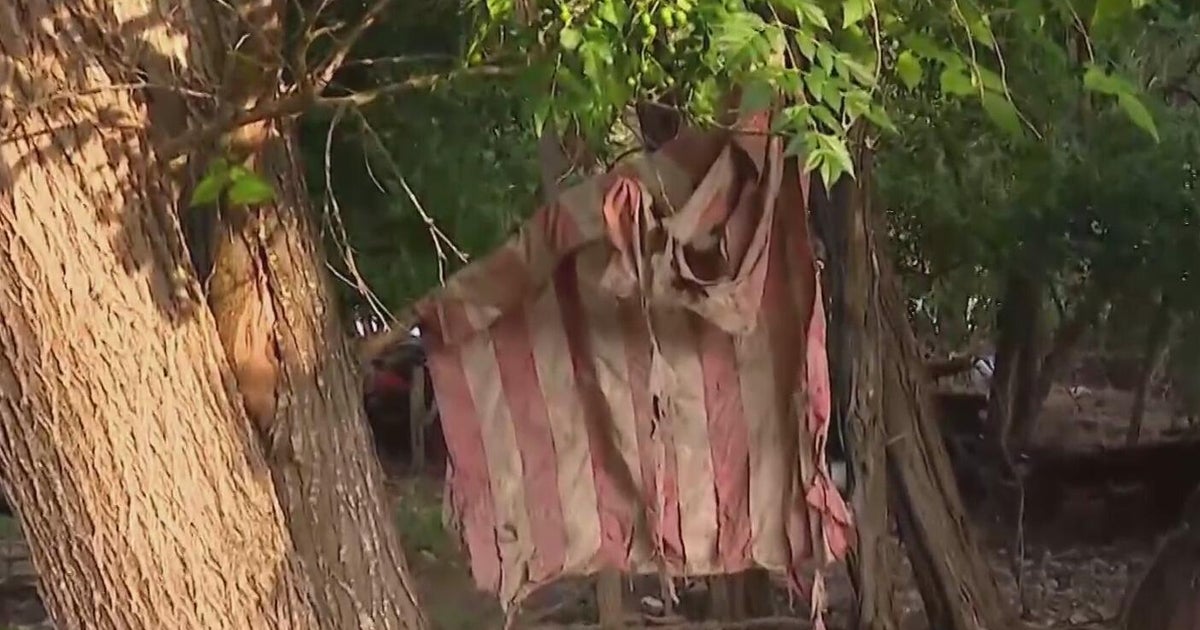 Volunteers race against time along the Guadalupe River to find missing flood victims 