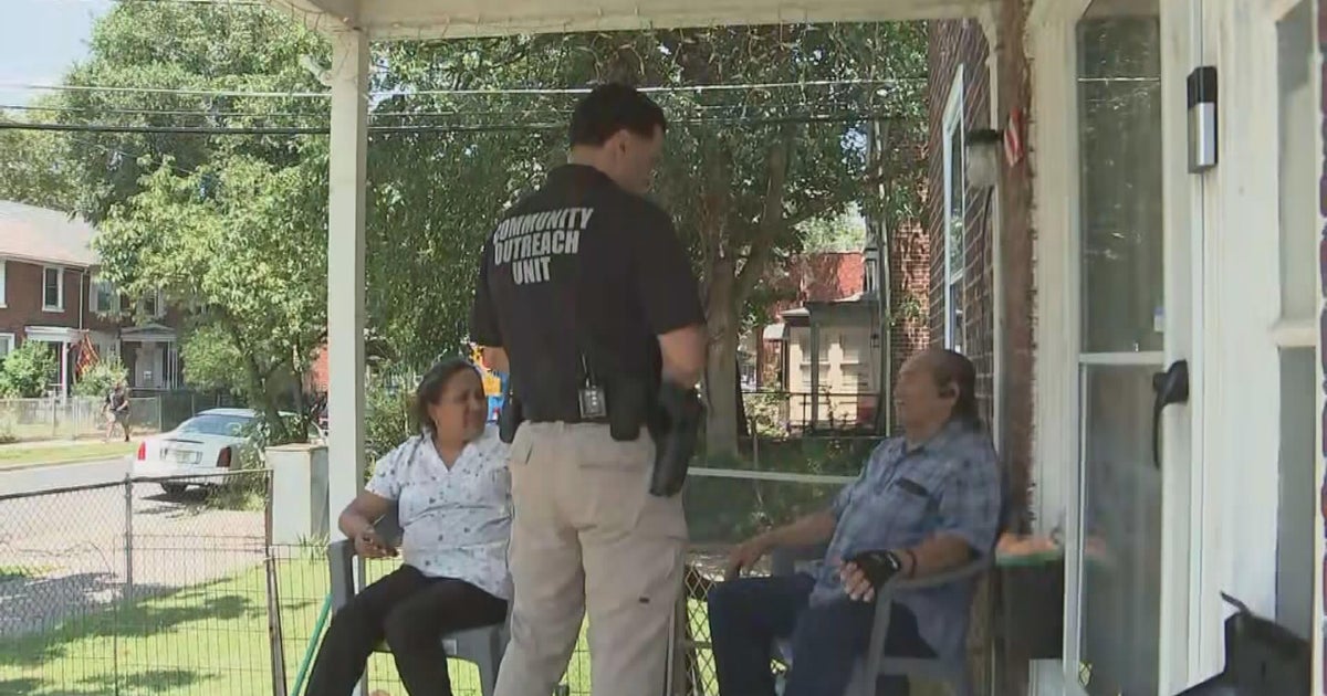 Police in Camden help seniors find relief in extreme heat 