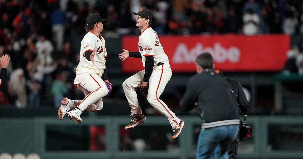 Giants rally in 8th inning, defeat Phillies in opener of 3-game series 