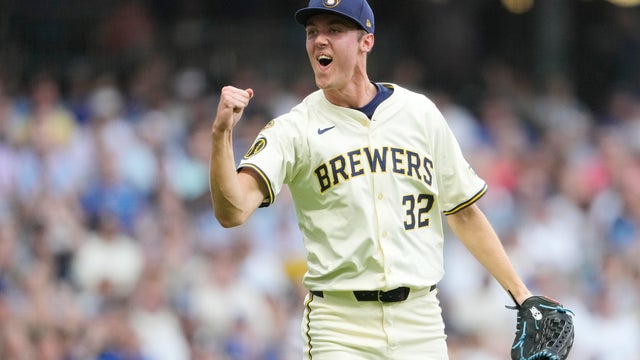 Los Angeles Dodgers v Milwaukee Brewers 