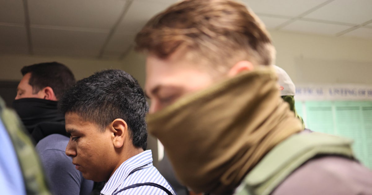 NYC lawmakers propose MELT Act, barring ICE agents from wearing masks 