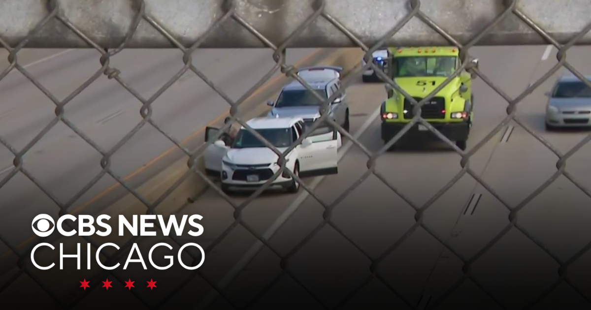 2 teenagers shot on Dan Ryan Expressway near 43rd Street - CBS Chicago