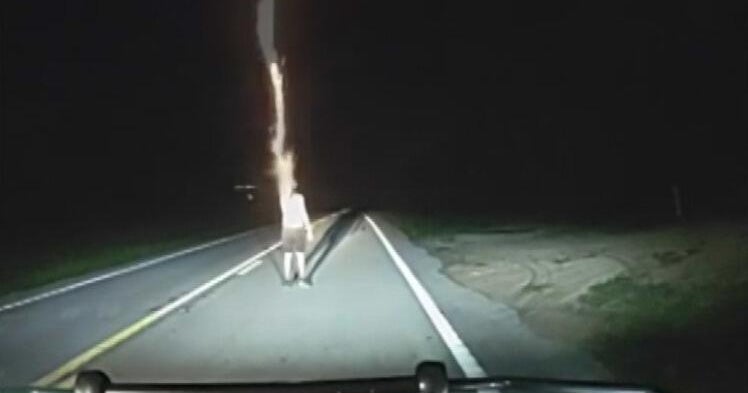 Caught on camera: Man fires flare gun at Florida deputy