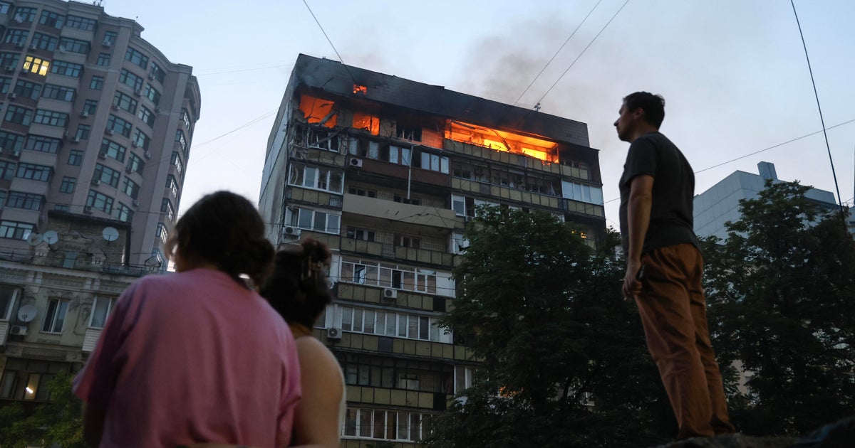 Американските оръжия, които се стичат отново към Украйна, но не достатъчно бързо, за да спрат дрона и ракетите на Русия 
