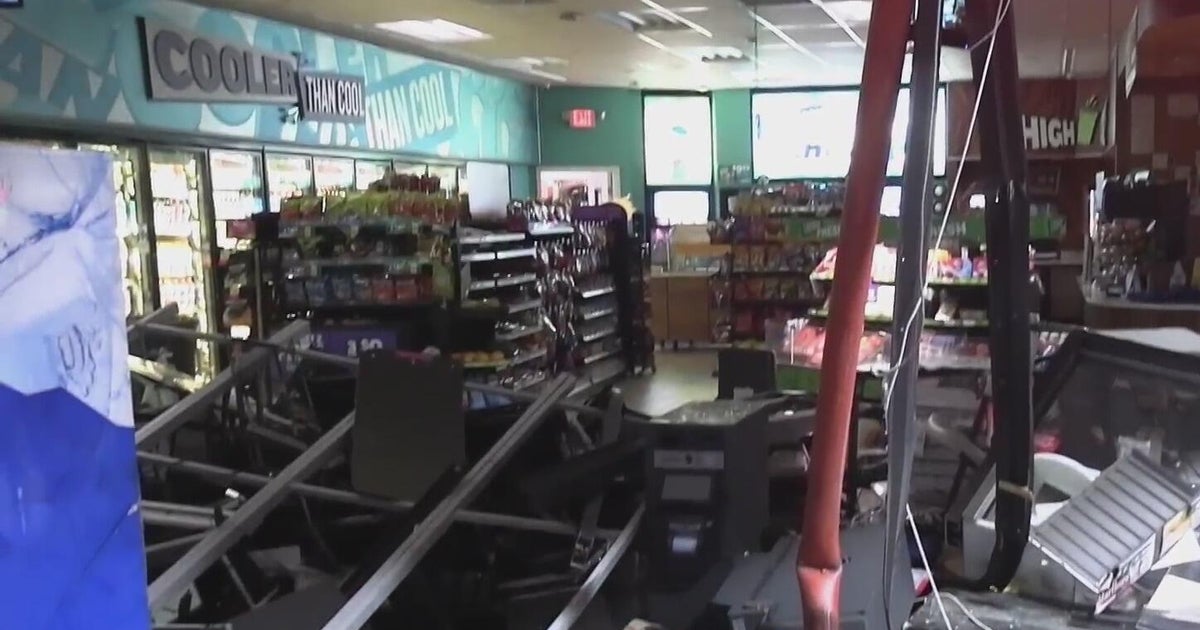 Burglars ram vehicles into 2 Oakland convenience stores overnight 