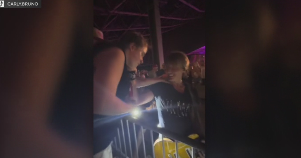 Keith Urban shares special moment during concert with local teen 