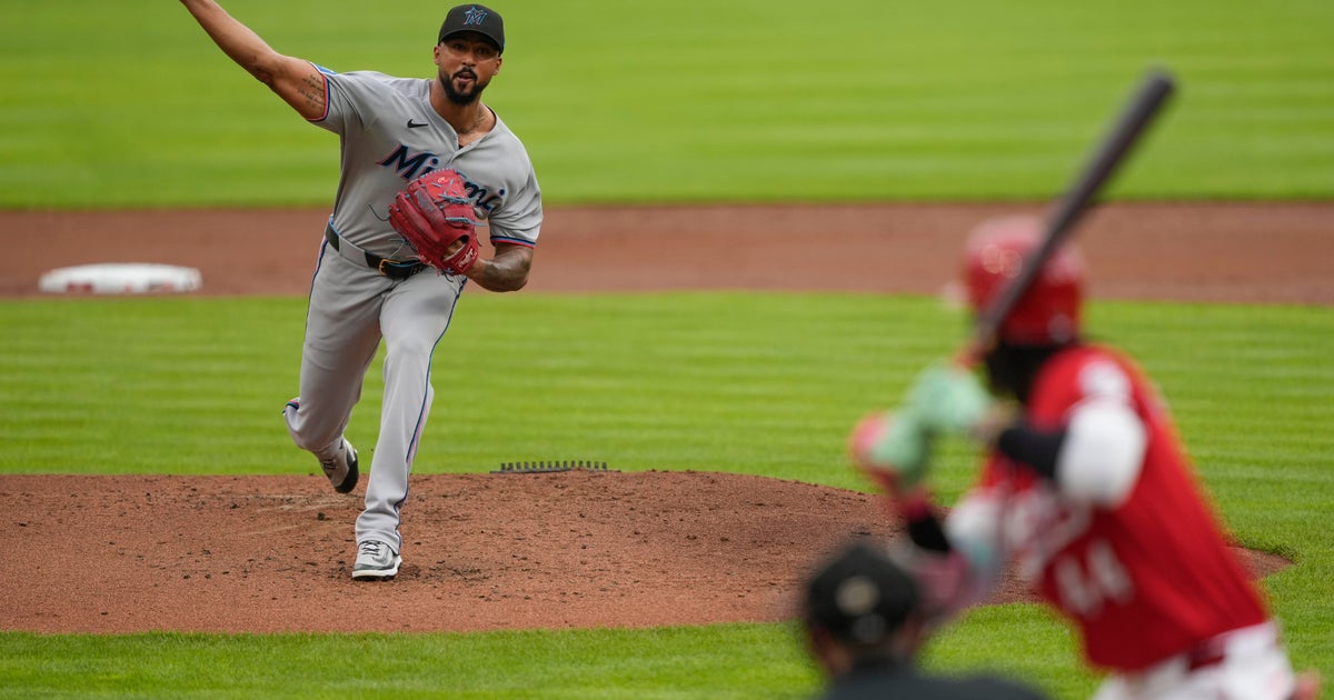 Reds beat Marlins 7-2, halt Miami’s 11-game road winning streak