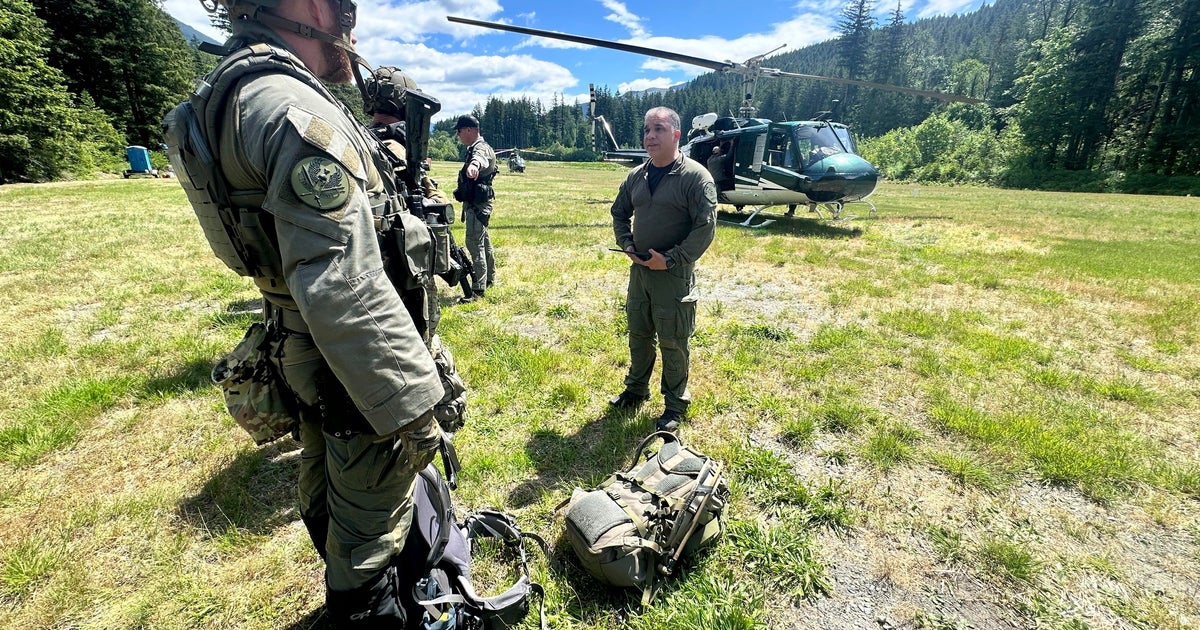 Authorities hunting fugitive dad instead find look-alike hiker in Idaho 
