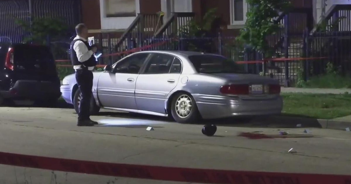Man dead after being shot in the head on Chicago's West Side 