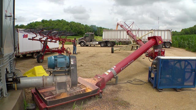 6p-pkg-mn-farmer-budget-bill-wcco887t.jpg 
