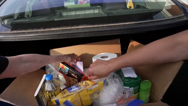 Nashville volunteers deliver food to immigrants too afraid to leave their homes 