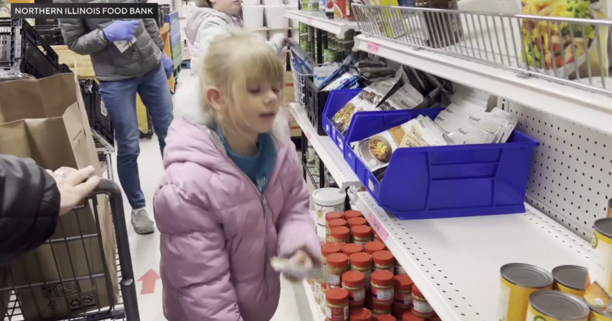 Chicago area food pantries prepare to fill gap with federal SNAP cuts 