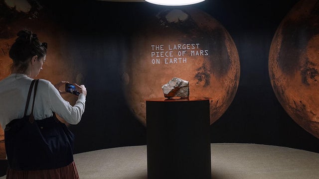 martian-meteorite-sothebys-auction.jpg 